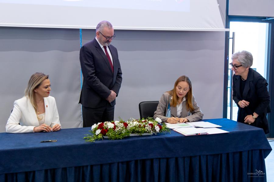Podpisanie umowy w ramach Programu Szwajcarsko-Polskiego, kt&oacute;re odbyło się&nbsp;9 marca 2026 r.